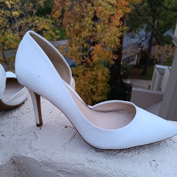 JESSICA SIMPSON IVORY SNAKE EMBOSSED POINTED TOE HEELS - Picture 9 of 11